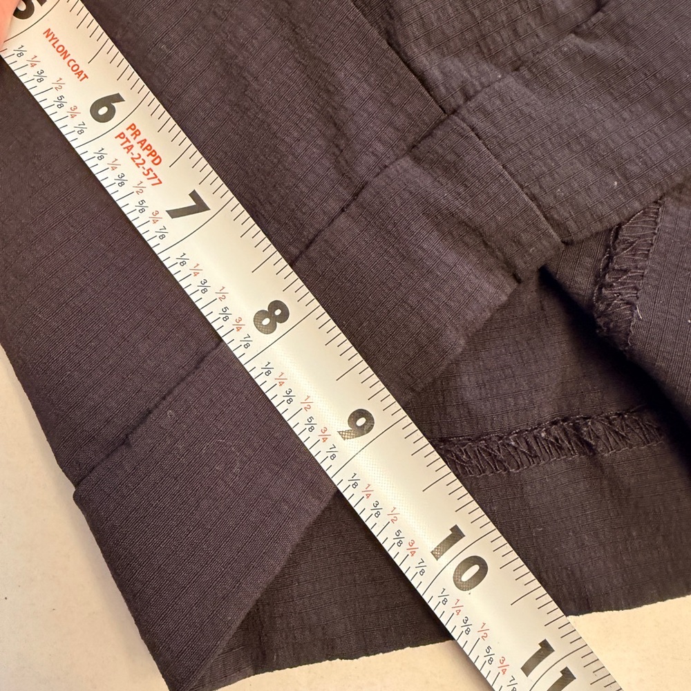 Athleta Size 4 Trekkie Shorts Black Nylon Stretch‎ Hiking Outdoor 9” Inseam - Picture 8 of 8